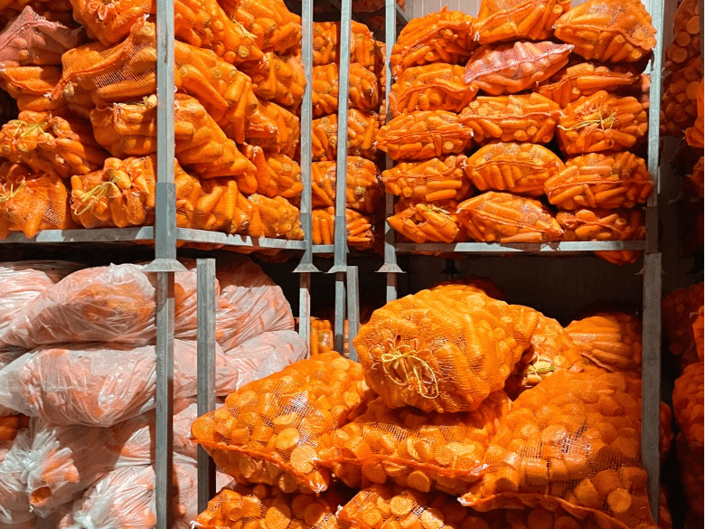 Learn about Vietnamese fresh carrots for B2B buyers: key growing regions, harvest seasons, export-quality specifications, and how importers can find a reliable carrot supply in Vietnam.